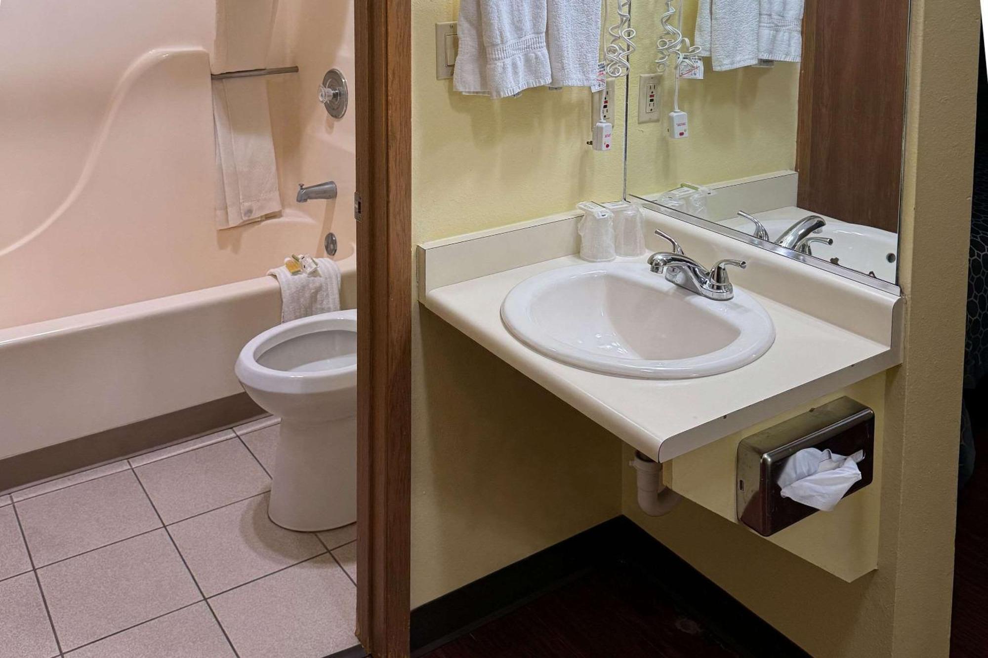 Rodeway Inn Moriarty Ngoại thất bức ảnh